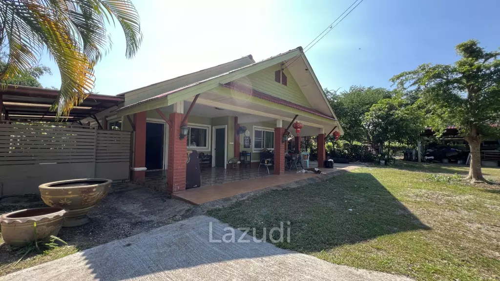 2 Houses for sale with 6 bedrooms in a quiet location