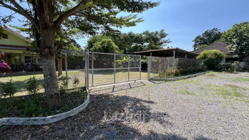 2 Houses for sale with 6 bedrooms in a quiet location