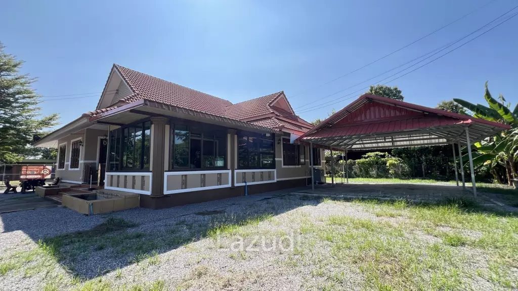 2 Houses for sale with 6 bedrooms in a quiet location