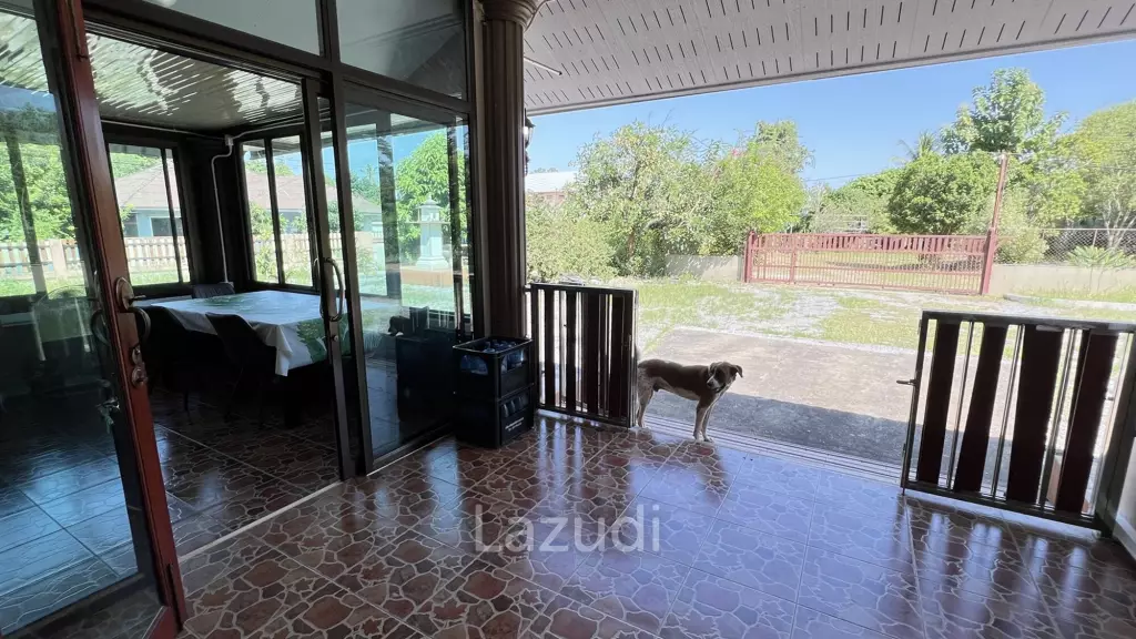 2 Houses for sale with 6 bedrooms in a quiet location