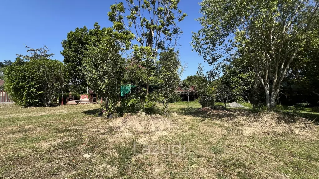 2 Houses for sale with 6 bedrooms in a quiet location
