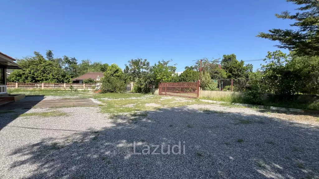 2 Houses for sale with 6 bedrooms in a quiet location