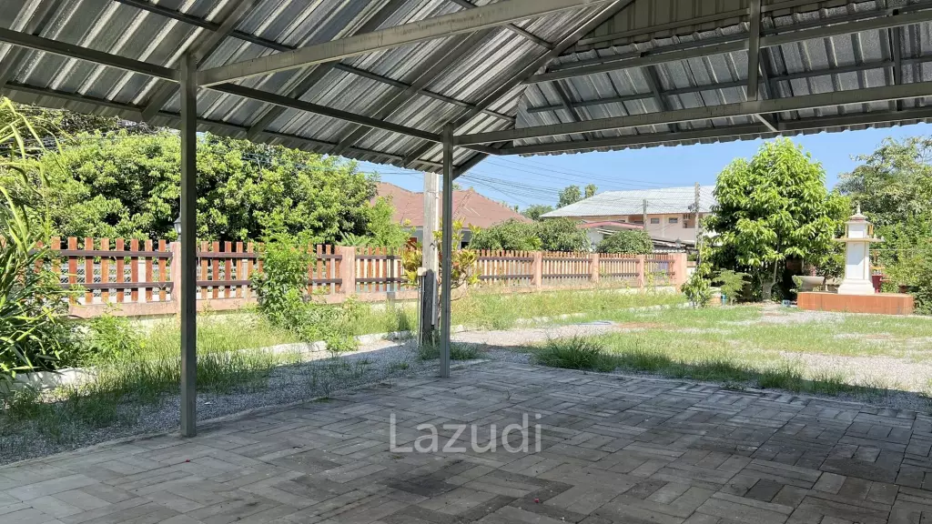 2 Houses for sale with 6 bedrooms in a quiet location