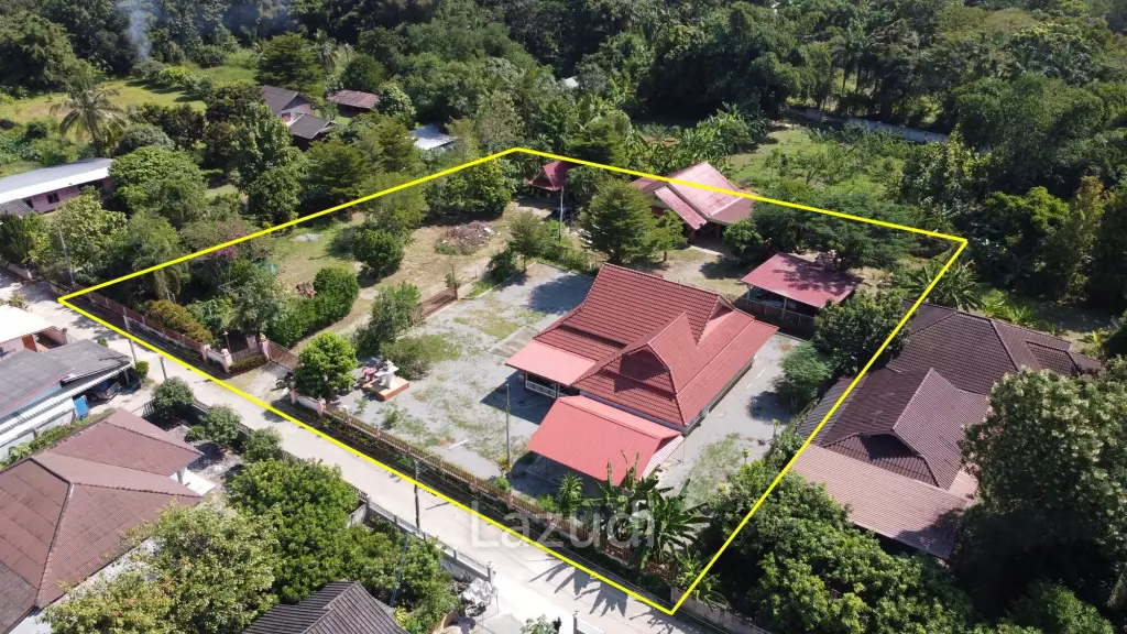 2 Houses for sale with 6 bedrooms in a quiet location