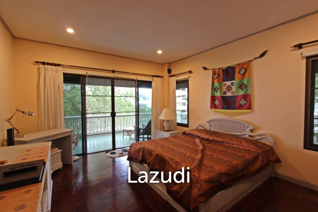 4 Beds 3 Baths 323 SQ.M. Baan Somprasong Condominium
