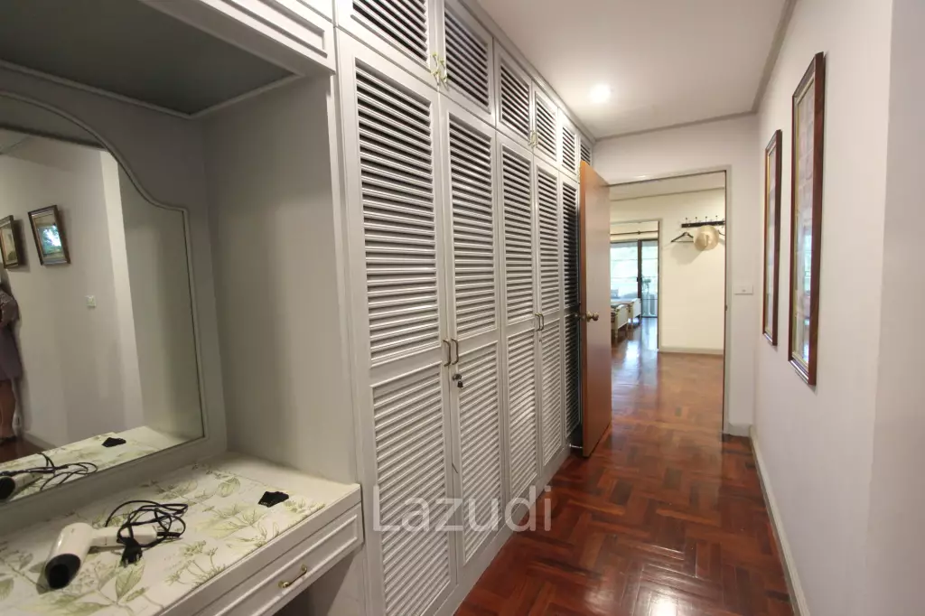 4 Beds 3 Baths 323 SQ.M. Baan Somprasong Condominium