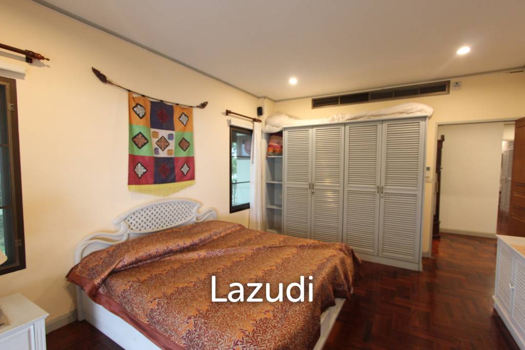 4 Beds 3 Baths 323 SQ.M. Baan Somprasong Condominium