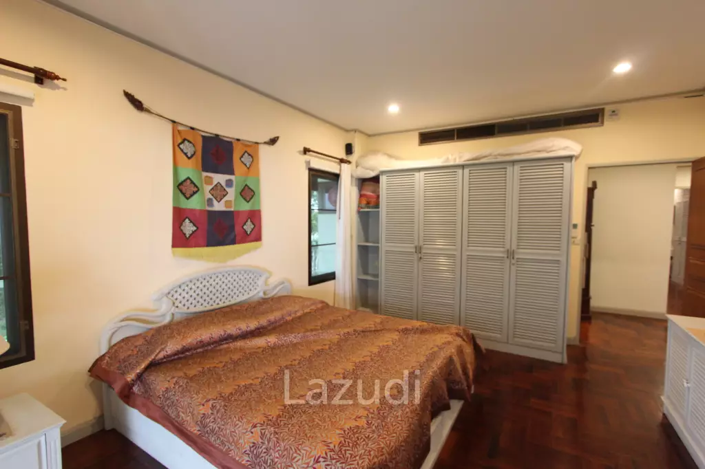 4 Beds 3 Baths 323 SQ.M. Baan Somprasong Condominium