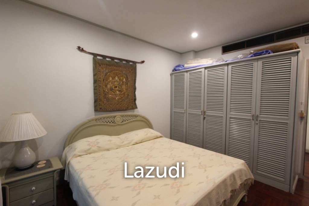 4 Beds 3 Baths 323 SQ.M. Baan Somprasong Condominium