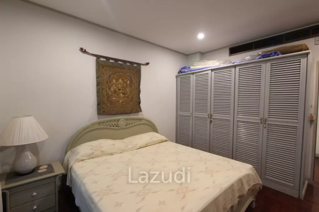 4 Beds 3 Baths 323 SQ.M. Baan Somprasong Condominium