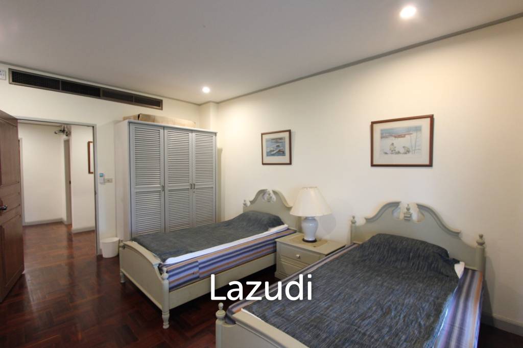 4 Beds 3 Baths 323 SQ.M. Baan Somprasong Condominium