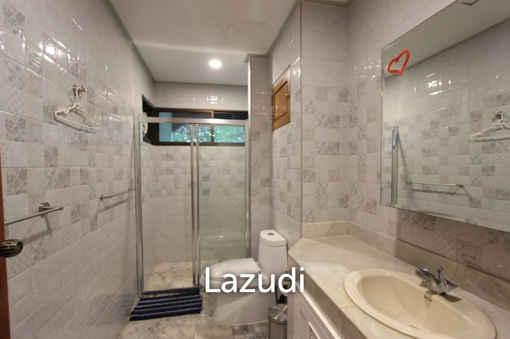 4 Beds 3 Baths 323 SQ.M. Baan Somprasong Condominium