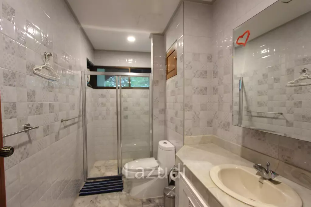 4 Beds 3 Baths 323 SQ.M. Baan Somprasong Condominium