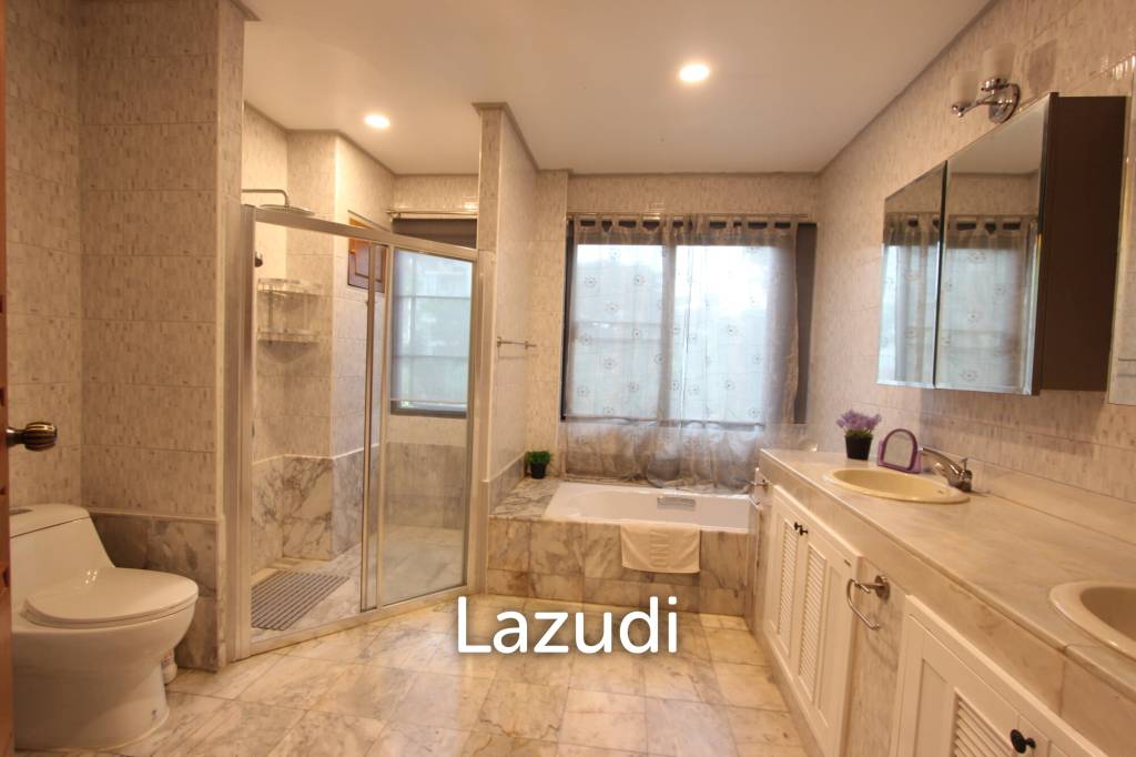 4 Beds 3 Baths 323 SQ.M. Baan Somprasong Condominium