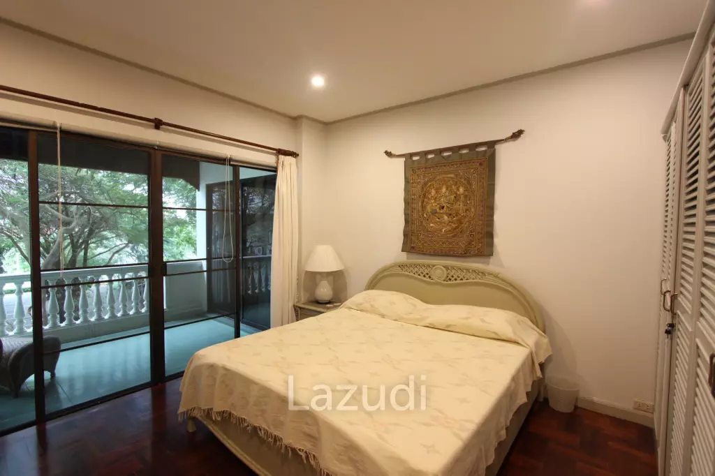 4 Beds 3 Baths 323 SQ.M. Baan Somprasong Condominium