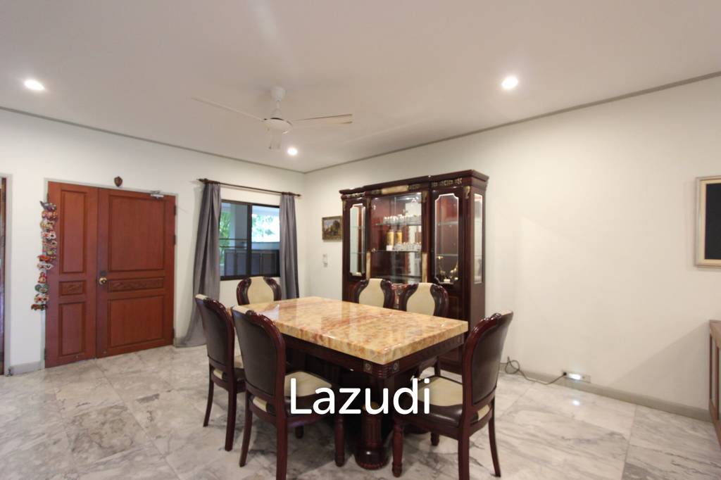 4 Beds 3 Baths 323 SQ.M. Baan Somprasong Condominium