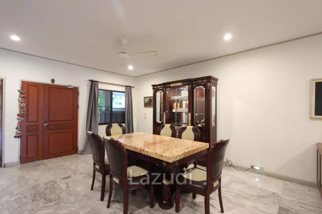 4 Beds 3 Baths 323 SQ.M. Baan Somprasong Condominium