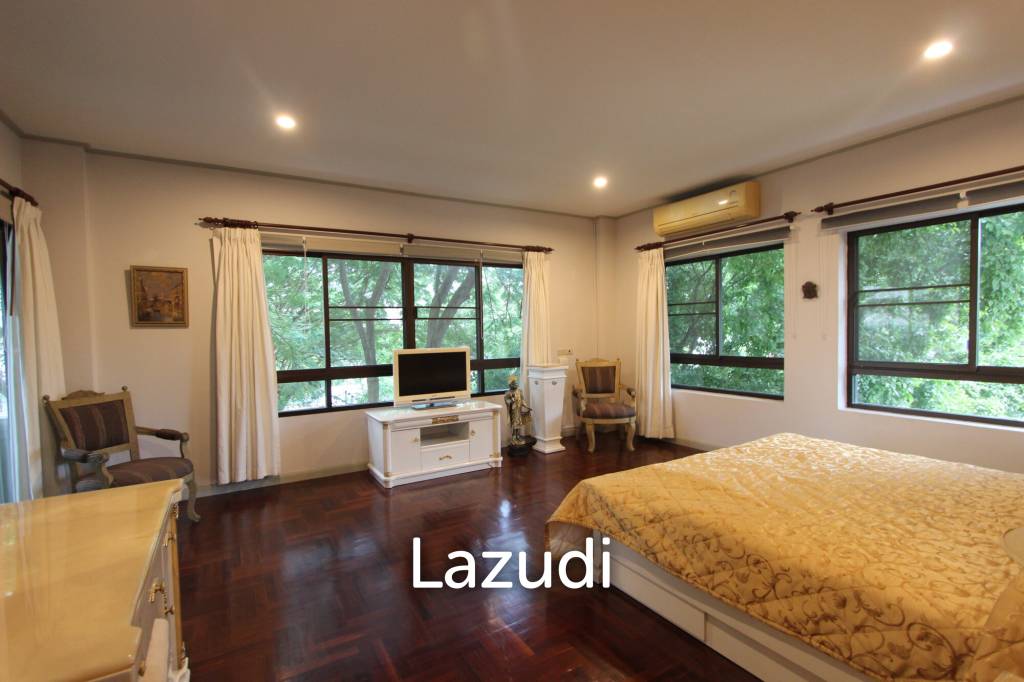 4 Beds 3 Baths 323 SQ.M. Baan Somprasong Condominium