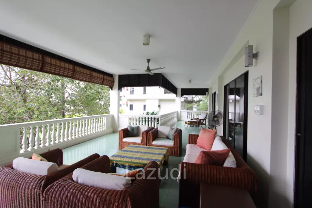 4 Beds 3 Baths 323 SQ.M. Baan Somprasong Condominium