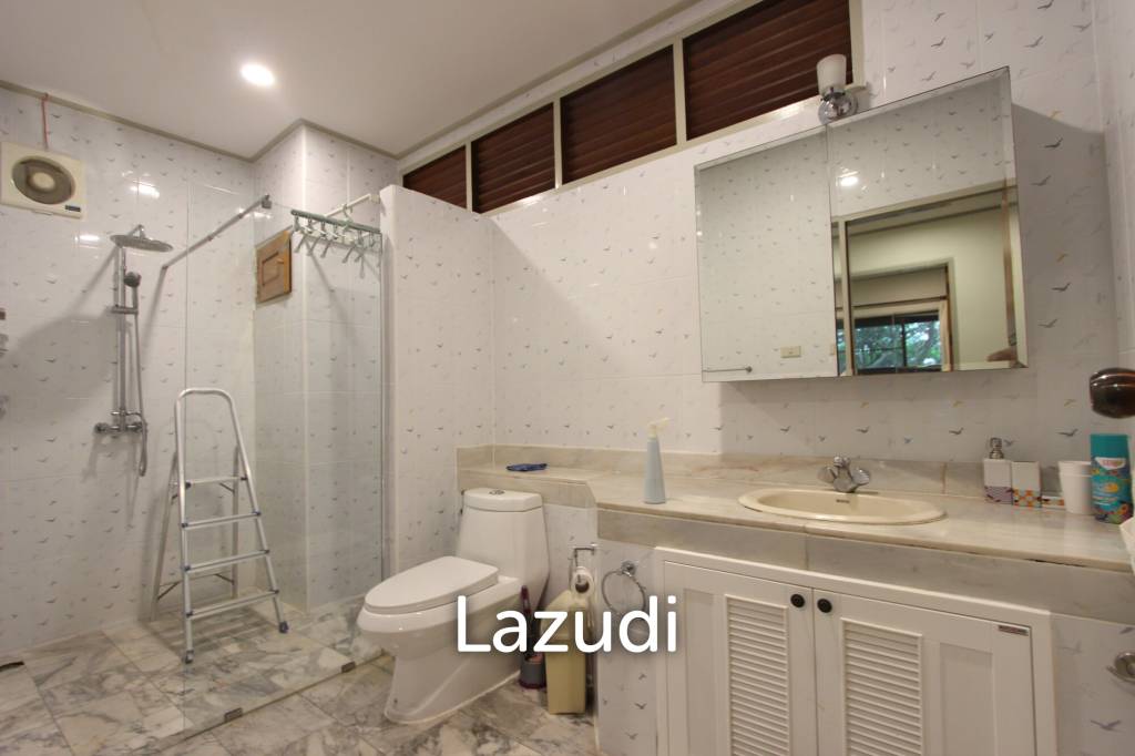 4 Beds 3 Baths 323 SQ.M. Baan Somprasong Condominium