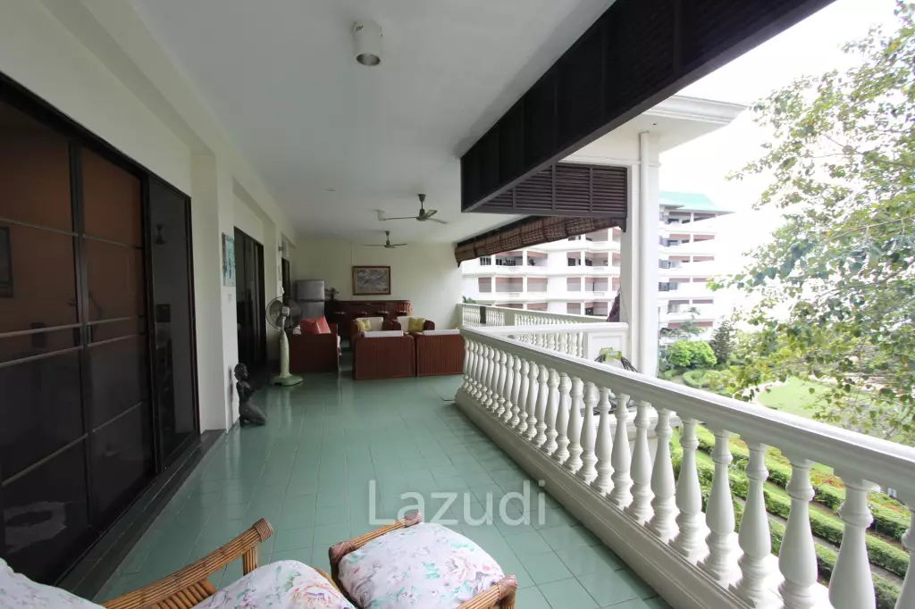 4 Beds 3 Baths 323 SQ.M. Baan Somprasong Condominium
