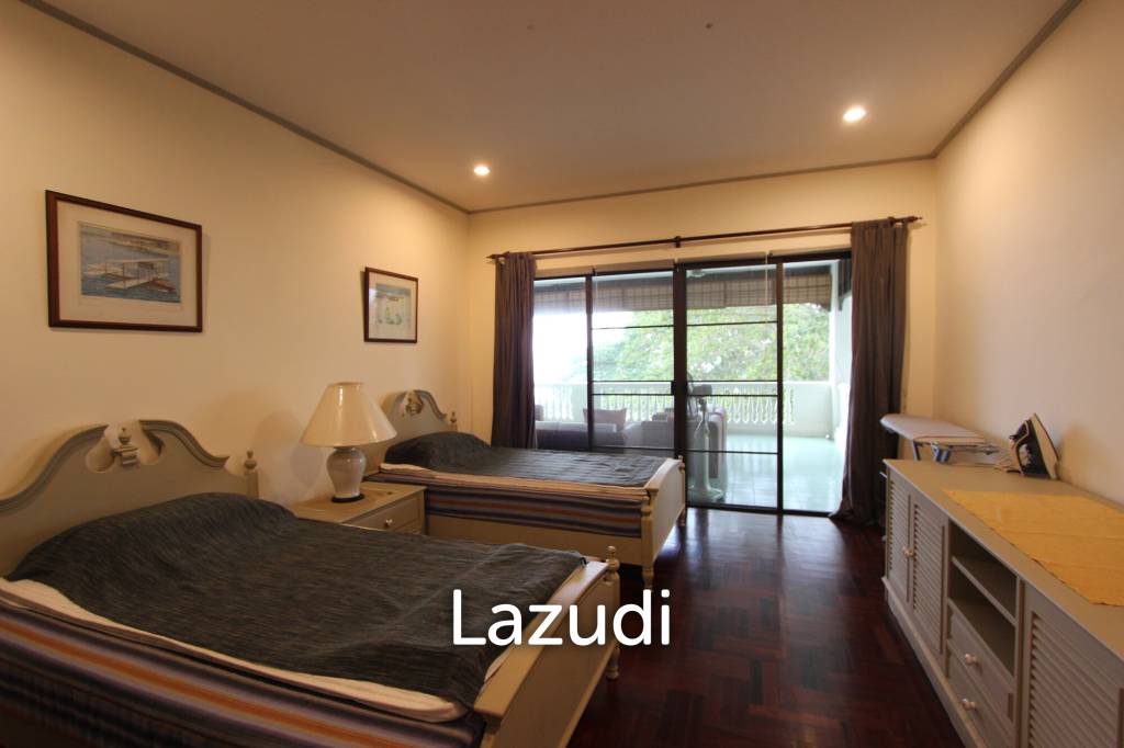 4 Beds 3 Baths 323 SQ.M. Baan Somprasong Condominium
