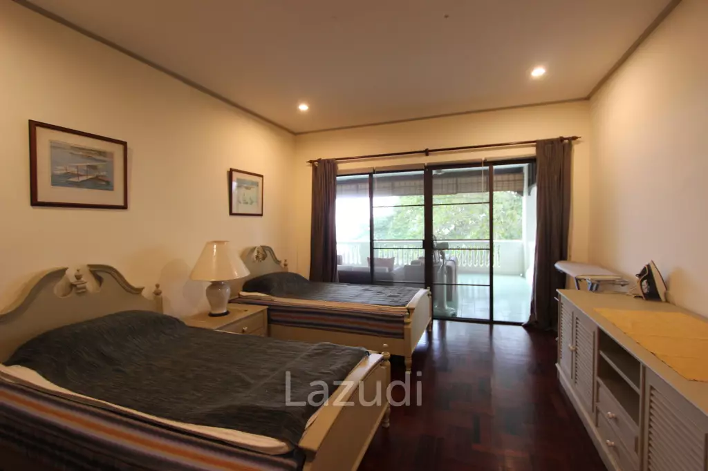 4 Beds 3 Baths 323 SQ.M. Baan Somprasong Condominium