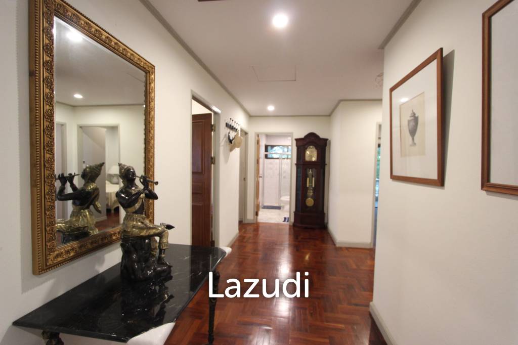 4 Beds 3 Baths 323 SQ.M. Baan Somprasong Condominium