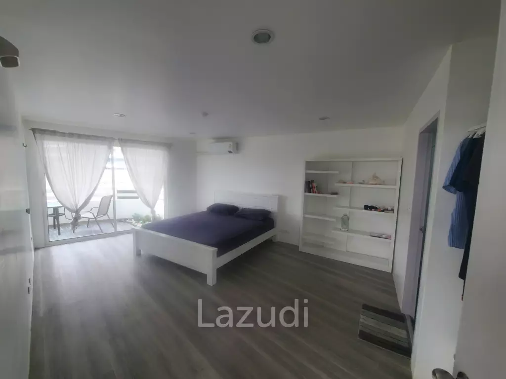 Large 1 bed condo - Direct Beach access and Mountain View