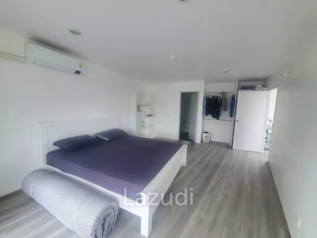 Large 1 bed condo - Direct Beach access and Mountain View
