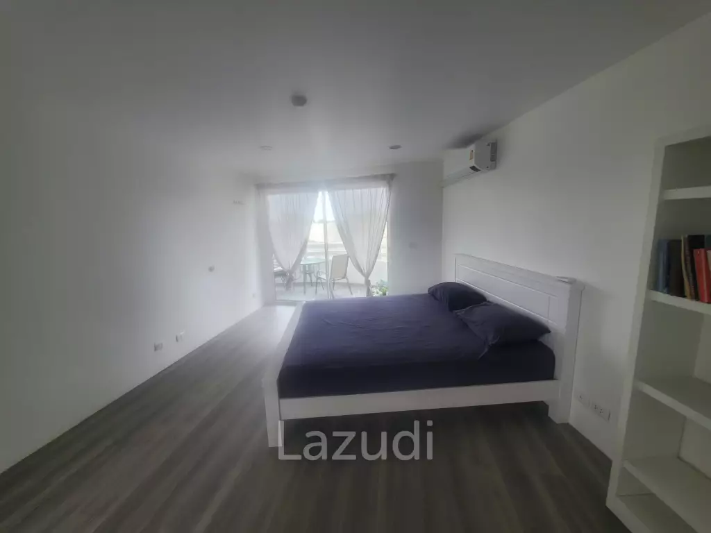 Large 1 bed condo - Direct Beach access and Mountain View
