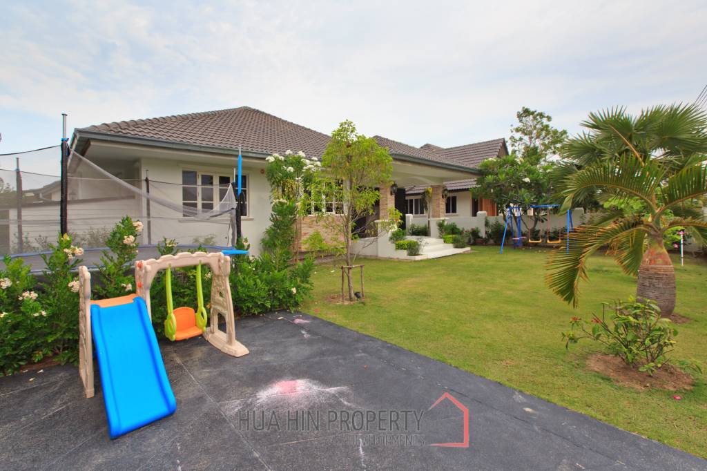 Charming Modern 3 Bedroom Villa with Pool in Hua Hin Laguna