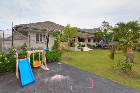 Charming Modern 3 Bedroom Villa with Pool in Hua Hin Laguna