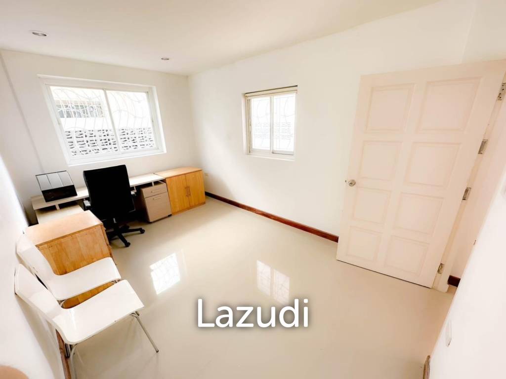 3 Beds 3 Baths 400 SQ.M.  House  in Central Pattaya