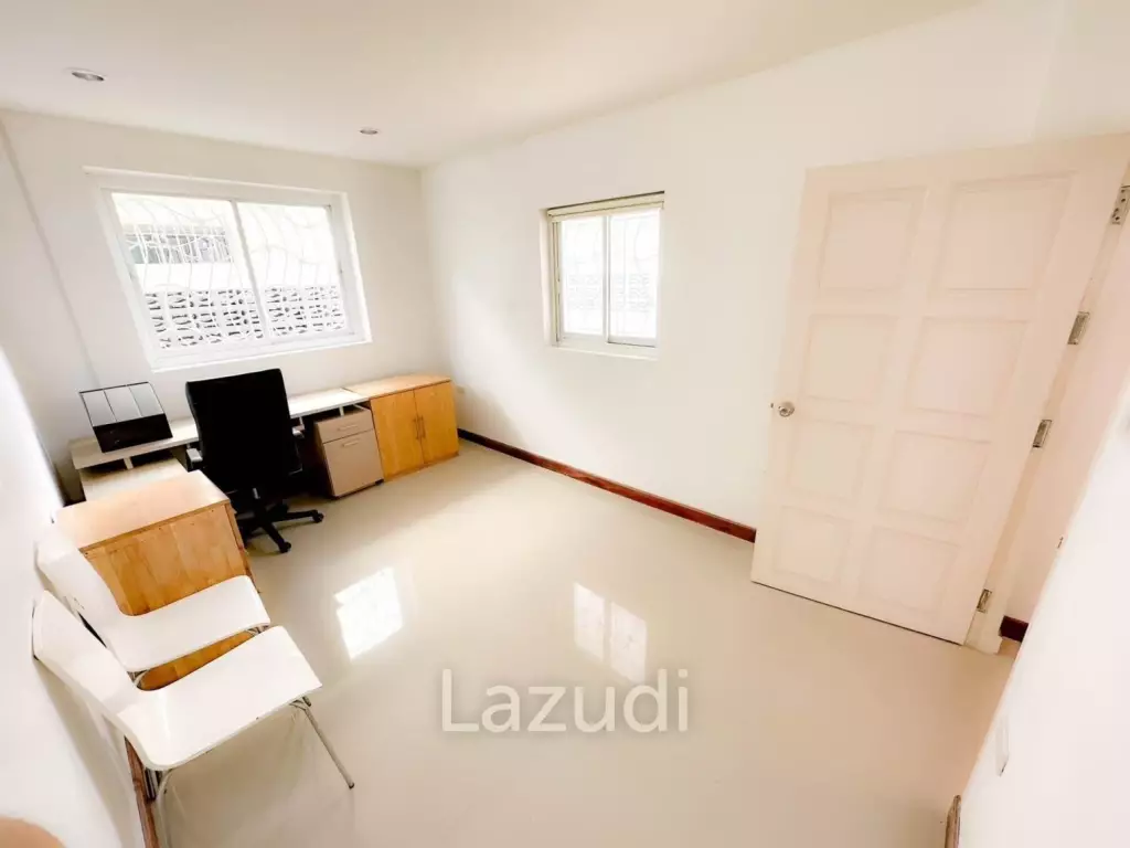 3 Beds 3 Baths 400 SQ.M.  House  in Central Pattaya