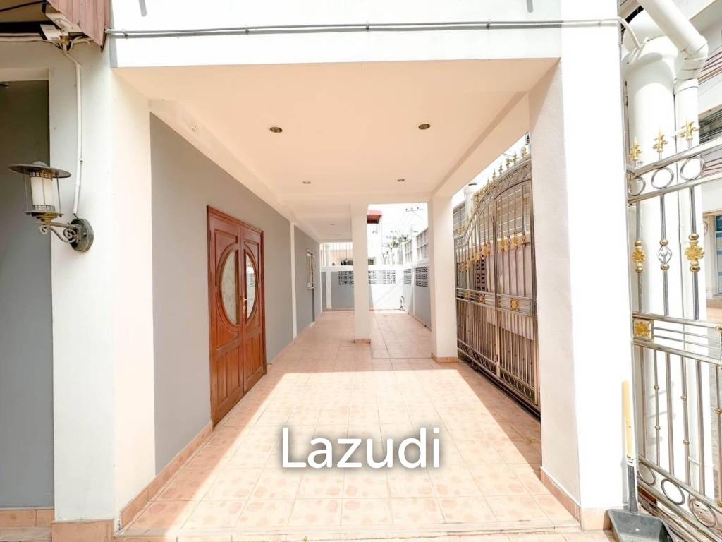 3 Beds 3 Baths 400 SQ.M.  House  in Central Pattaya