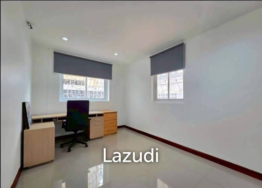 3 Beds 3 Baths 400 SQ.M.  House  in Central Pattaya