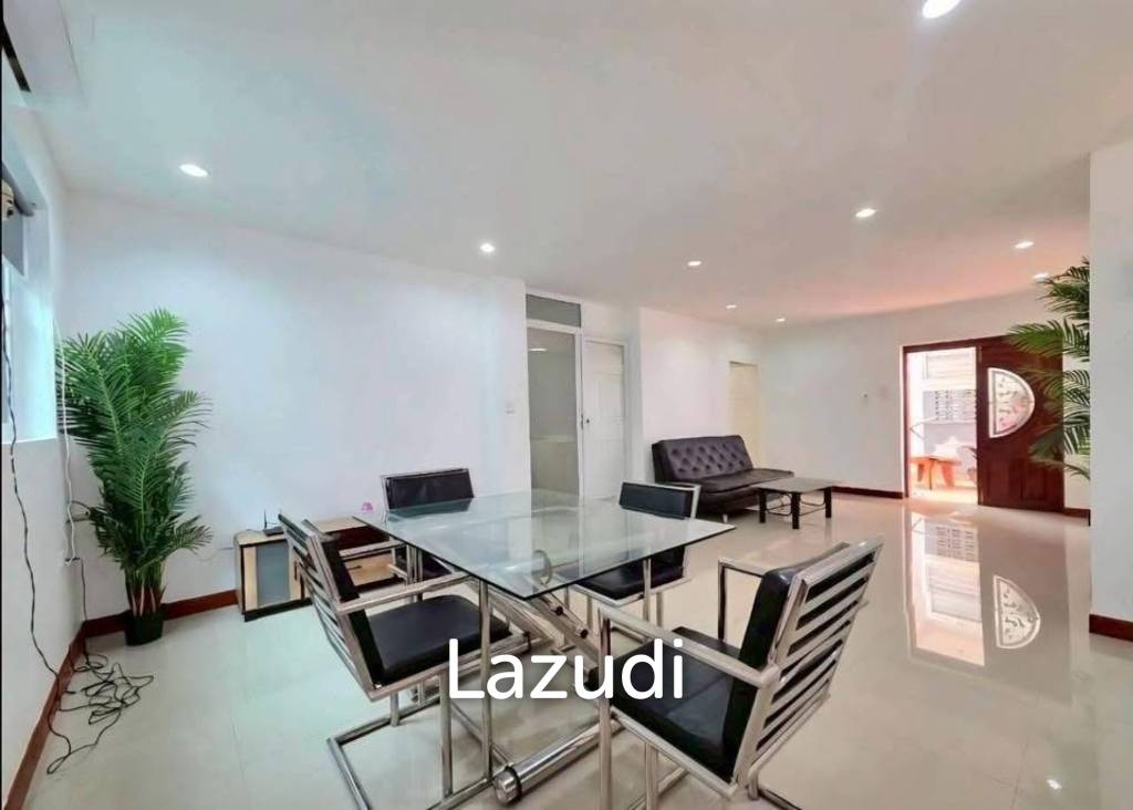 3 Beds 3 Baths 400 SQ.M.  House  in Central Pattaya