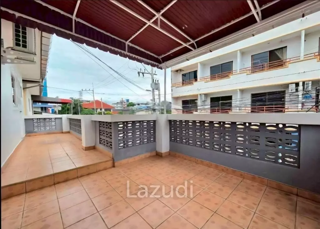 3 Beds 3 Baths 400 SQ.M.  House  in Central Pattaya