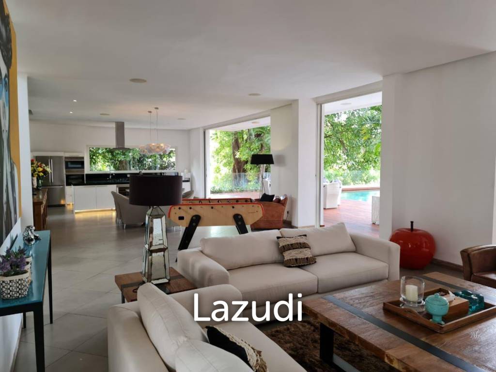 Spacious 4 Bedroom Villa in Kerobokan with Stunning Rice Field Views