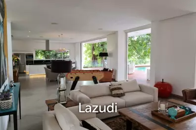 Spacious 4 Bedroom Villa in Kerobokan with Stunning Rice Field Views