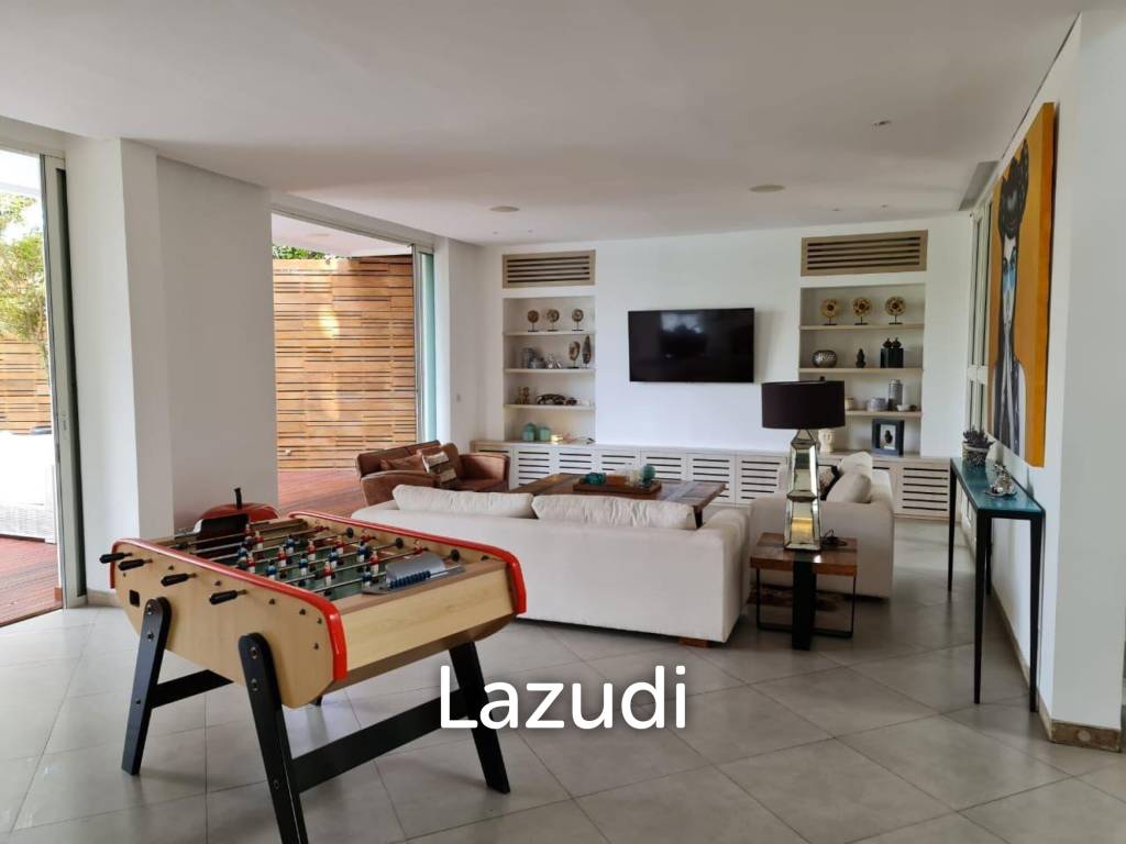 Spacious 4 Bedroom Villa in Kerobokan with Stunning Rice Field Views