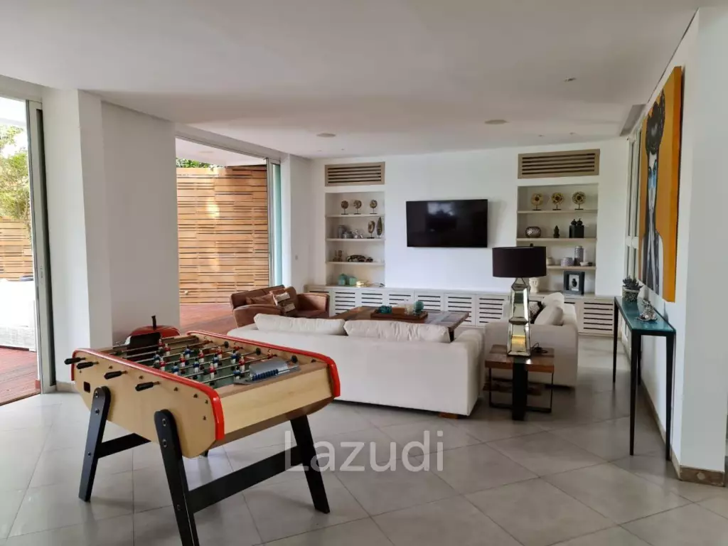 Spacious 4 Bedroom Villa in Kerobokan with Stunning Rice Field Views