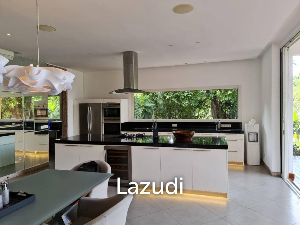 Spacious 4 Bedroom Villa in Kerobokan with Stunning Rice Field Views