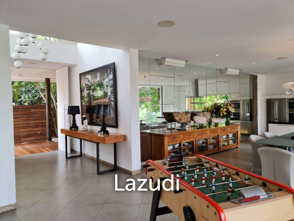 Spacious 4 Bedroom Villa in Kerobokan with Stunning Rice Field Views