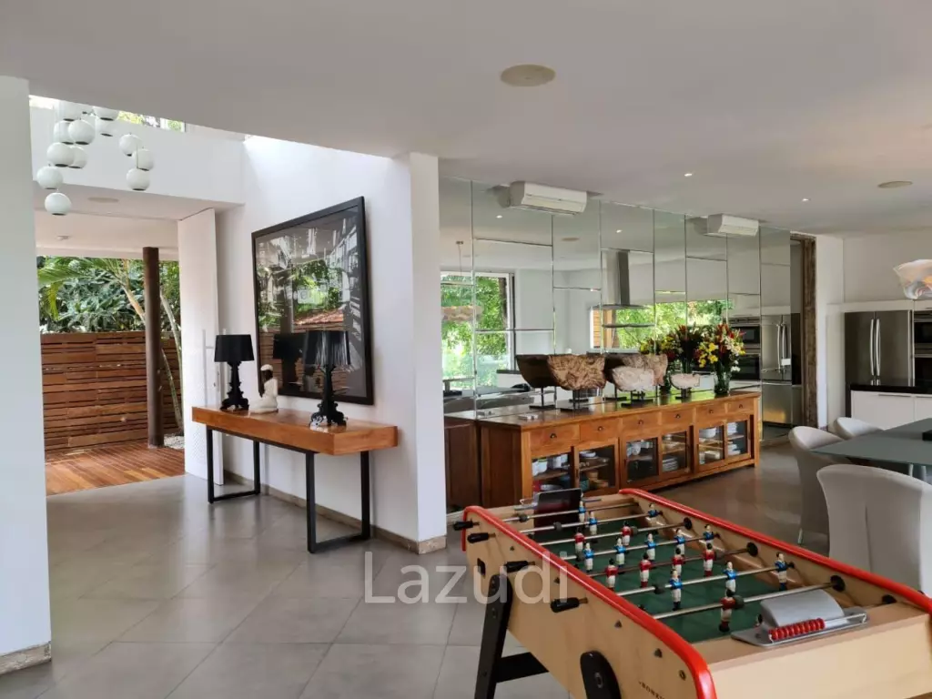 Spacious 4 Bedroom Villa in Kerobokan with Stunning Rice Field Views