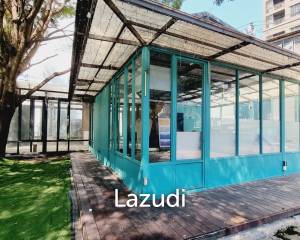 316.76sqm Glass House Retail Space in W District - Bangkok's Vibrant Hotspot!