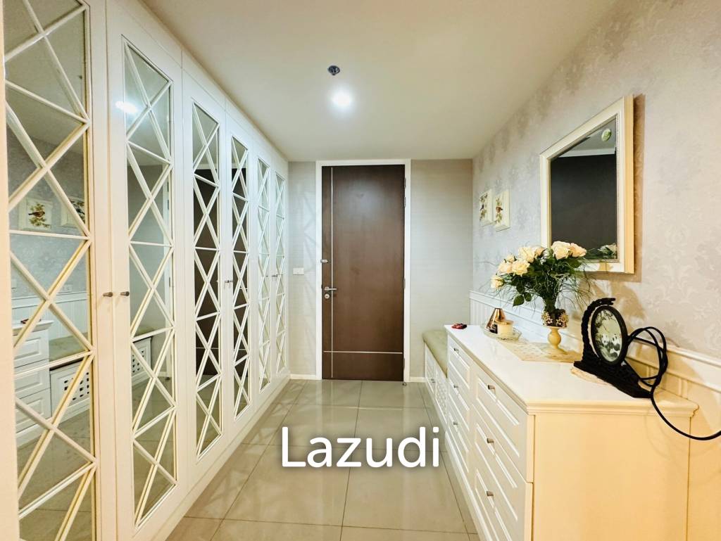 3 Beds 2 Baths 152 SQ.M 15 Sukhumvit Residence