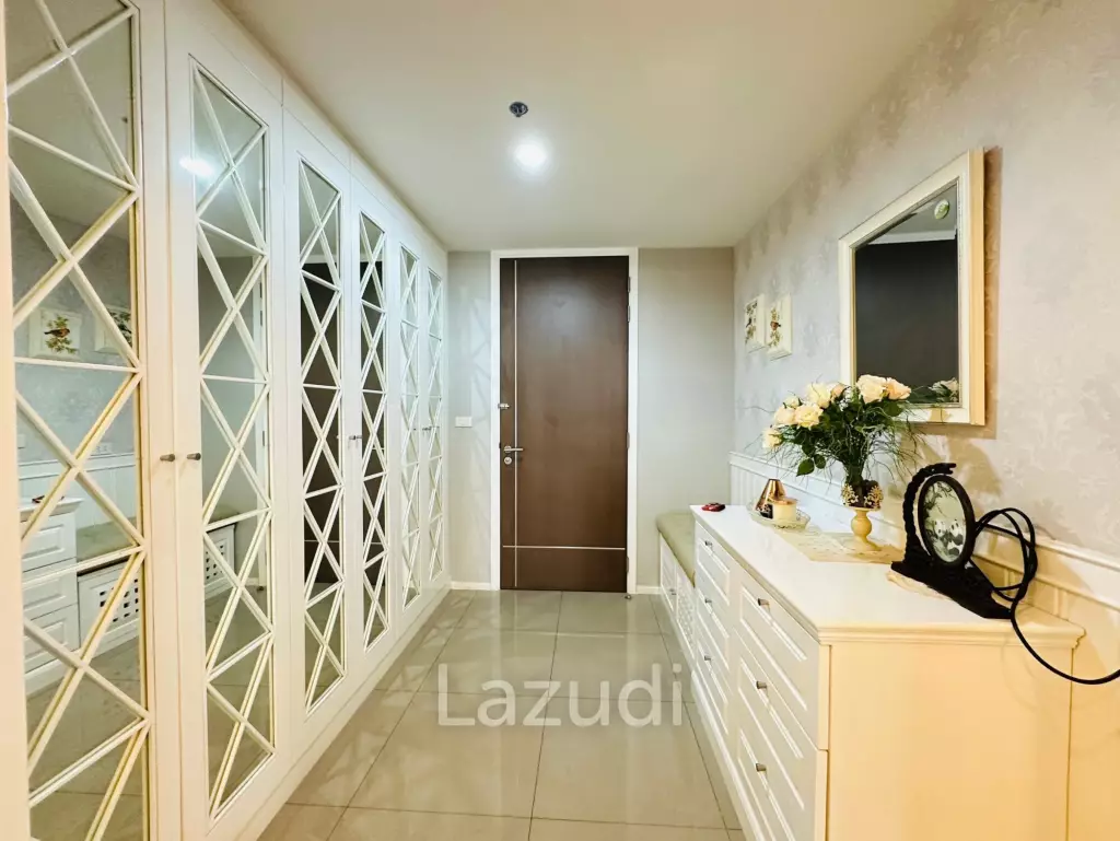 3 Beds 2 Baths 152 SQ.M 15 Sukhumvit Residence