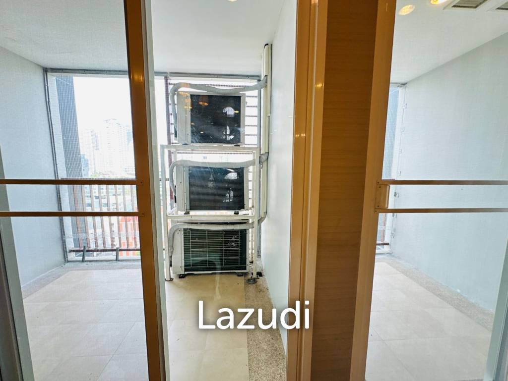 3 Beds 2 Baths 152 SQ.M 15 Sukhumvit Residence